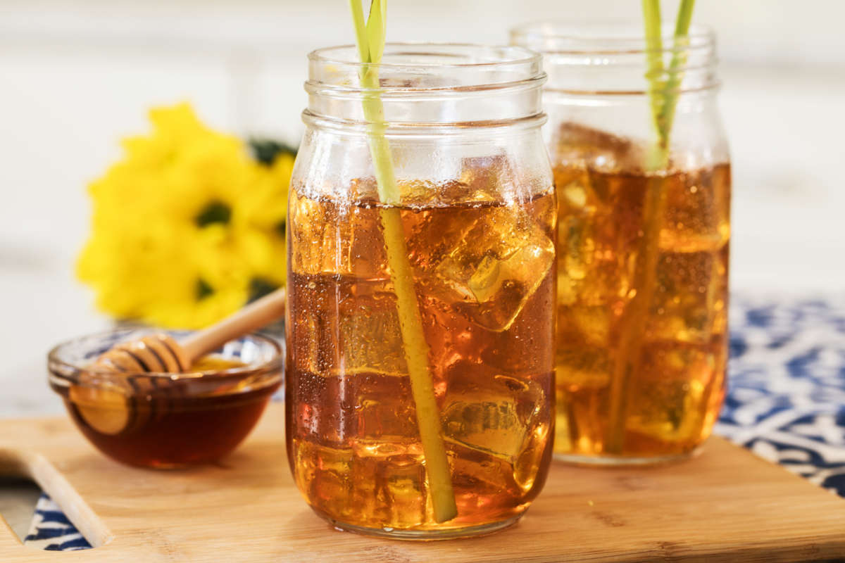 Honey-Ginger Iced Green Tea with Lemongrass Recipe - Luzianne Tea