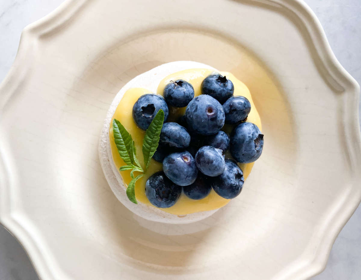 Sweet Tea Pavlovas with Lemon Curd Recipe - Luzianne Tea