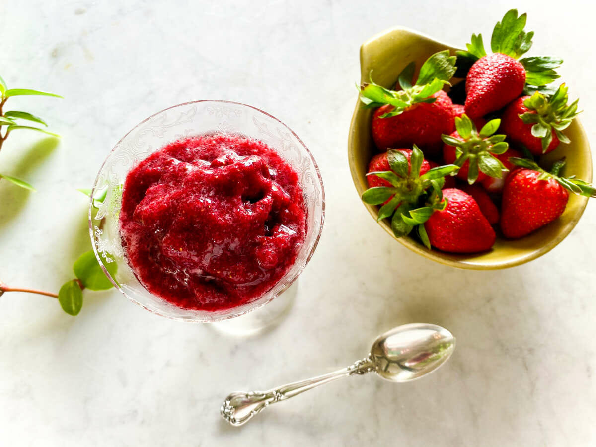 Strawberry Hibiscus Tea Rum Freeze Recipe – Luzianne® Tea