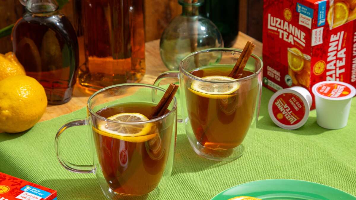 maple bourbon tea tody in clear mugs