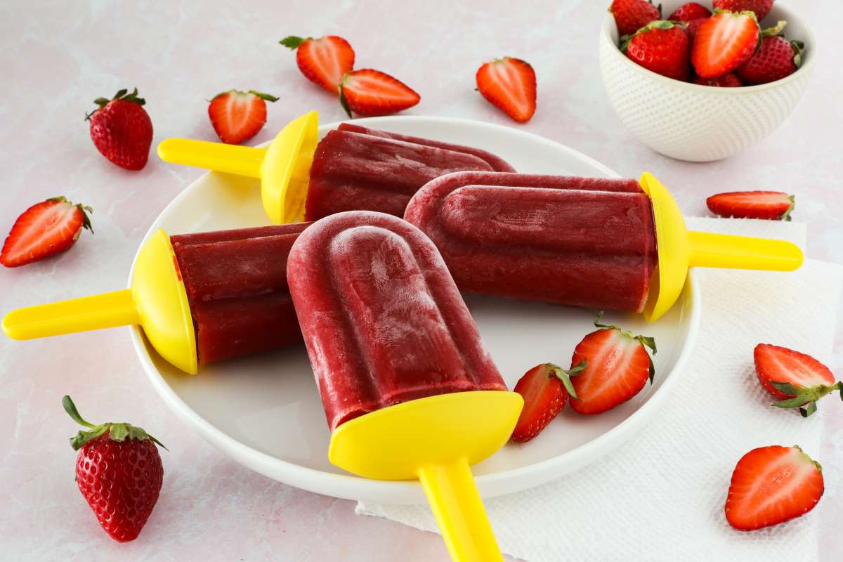 Strawberry Hibiscus Tea Pops Recipe - Luzianne Tea