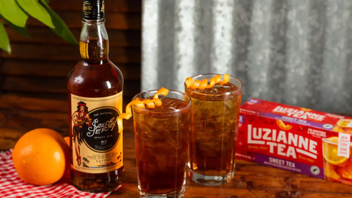 Sweet &amp; Spicy Spiked Tea Recipe - Luzianne Tea