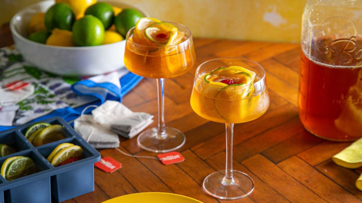 citrus bloom sparkler with tea ice cubes