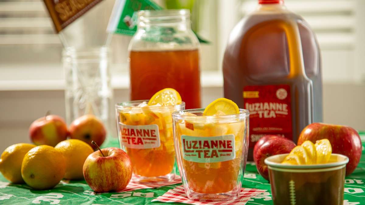 Quick Apple Cider in go glasses for tailgate